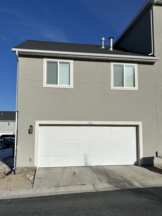 Building Photo - 14369 S Oakfield Way