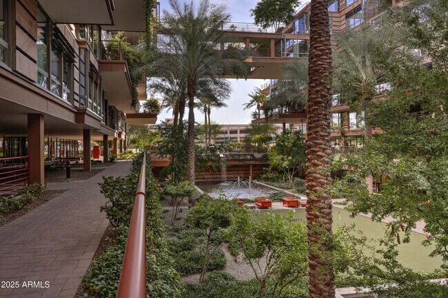 Building Photo - 7137 E Rancho Vista Dr