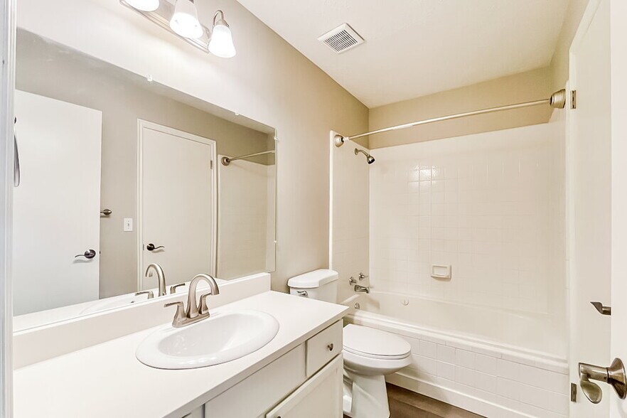 Building Photo - 7228 Charisse Cir