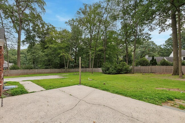 Building Photo - 6 Bedroom/3 Bathroom Available in Wayne!