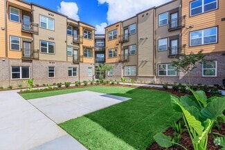 Building Photo - Valencia Park