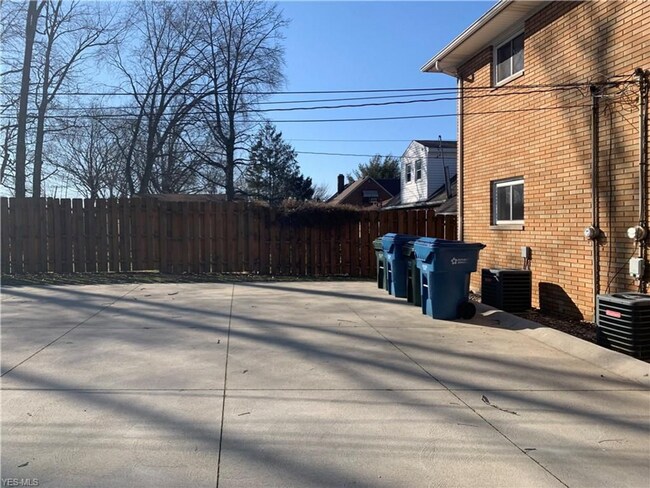 Building Photo - 6311 Theota Ave