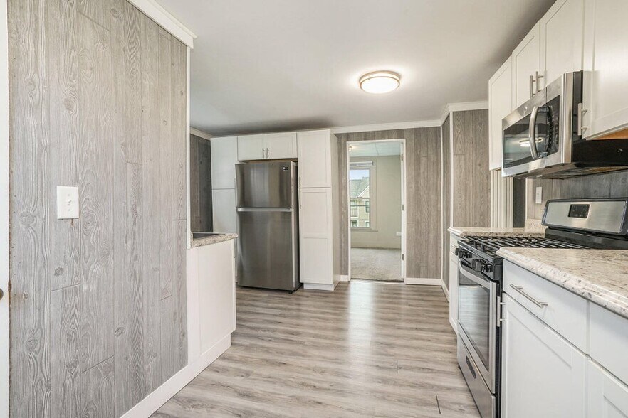 Building Photo - 505 La Grave Ave SE