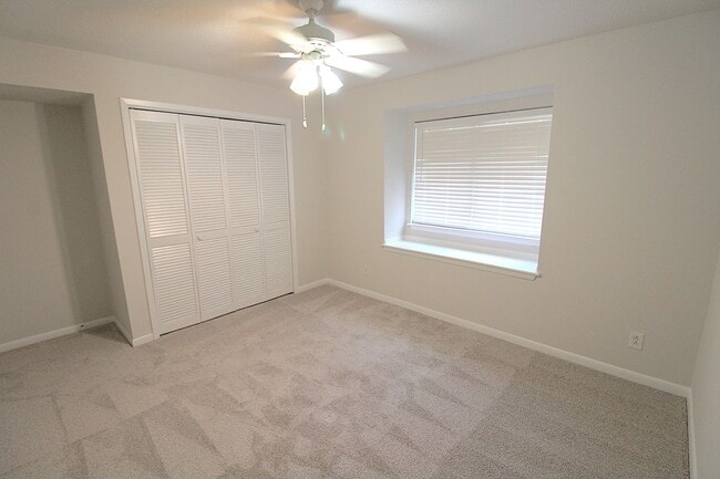 Building Photo - 2 Bedroom Condo in South Park!