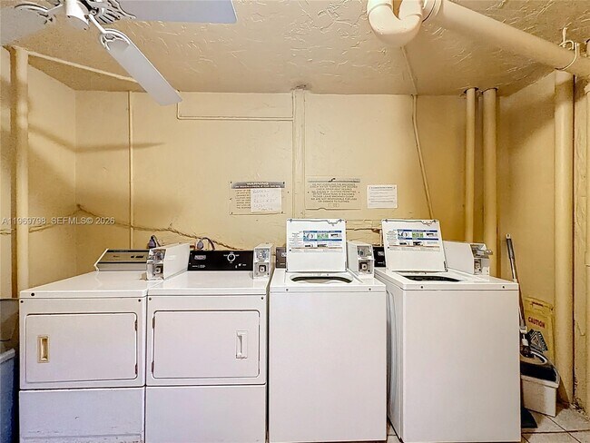 Building Photo - 6750 Royal Palm Blvd