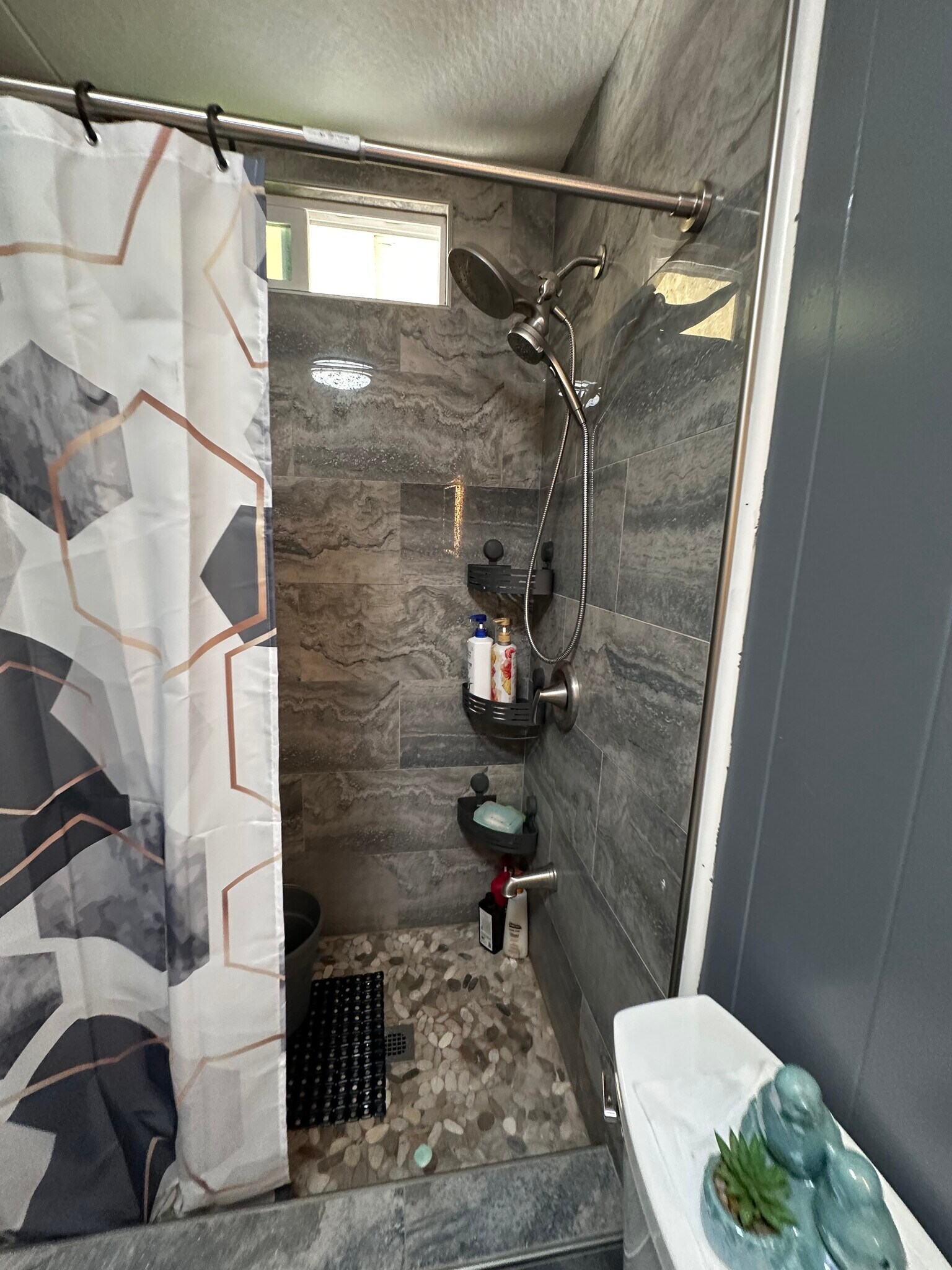 Building Photo - 2668 Kalihi St