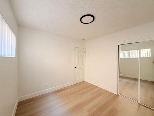 Interior Photo - 1651 W. 147th St