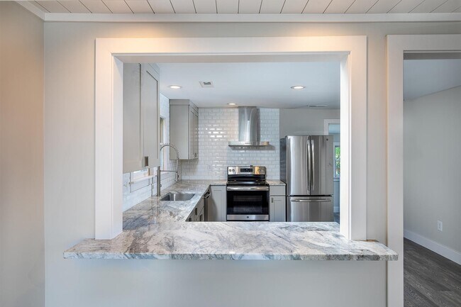 Building Photo - Fantastic 1930s Cottage - Renovated Top to Bottom