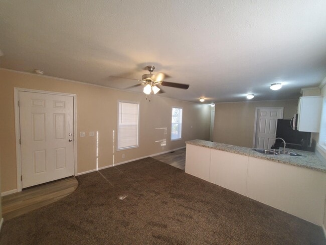 Building Photo - 20 Starling Hill Dr