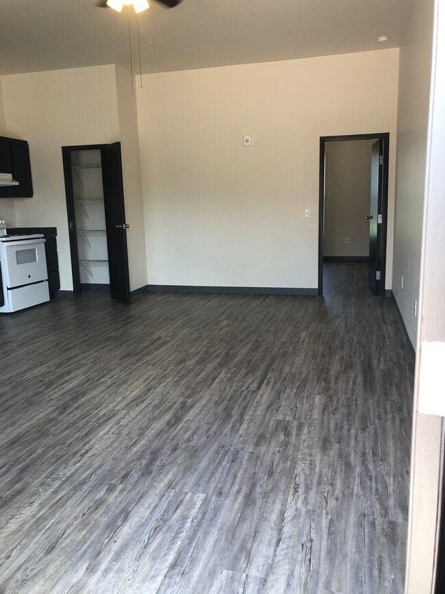 Building Photo - Capital Park