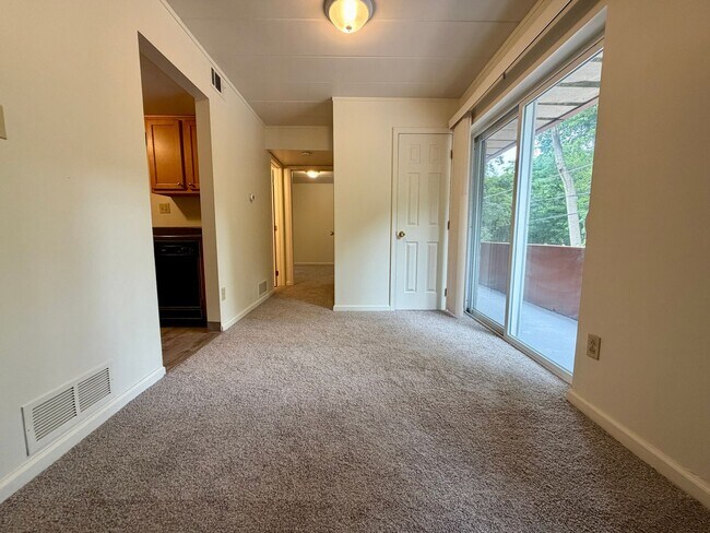 Interior Photo - Four Seasons Apartments
