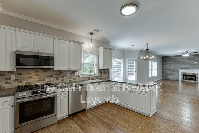 Building Photo - 1795 Lake Heights Cir