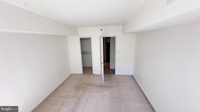 Building Photo - 1001 N Randolph St