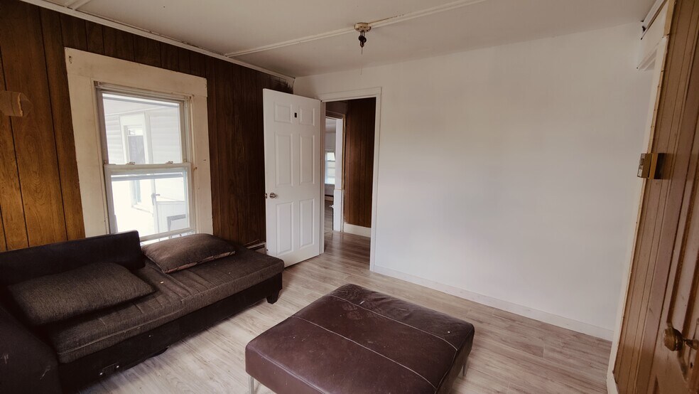 Building Photo - 206 Lowell St