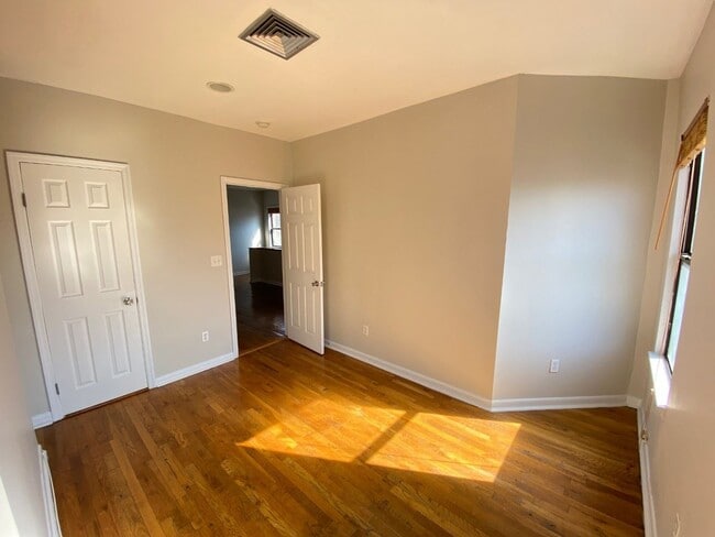 Building Photo - 276 1st St