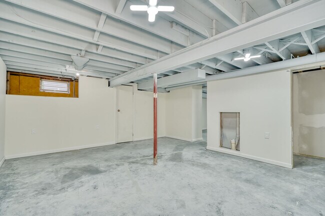 Building Photo - 6 Greenwood Park