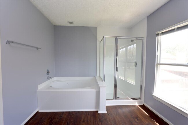 Building Photo - 4009 Spring Branch Dr W