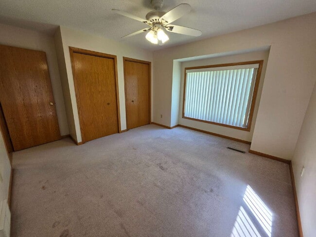 Building Photo - 4 Bedroom 2 Bathroom Home on 5 Acres with Shop, New Deck & Attached Garage