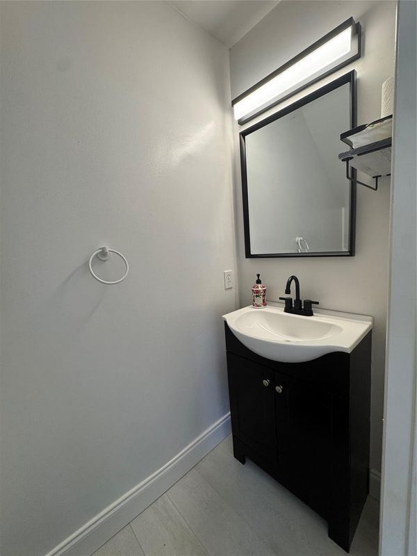 Building Photo - 7481 Santa Monica Dr