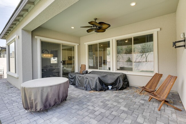 Building Photo - BEAUTIFULLY FULLY FURNISHED 4 BEDROOM 3.5 ...