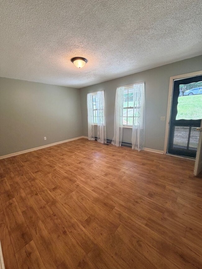 Building Photo - 10 Dogwood Ln