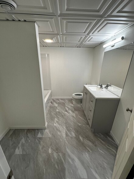 Building Photo - 4011 David Rd