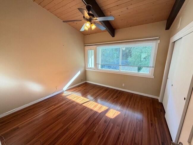 Building Photo - 2 Bed 1 Bath Condo W/ Garage In Orinda