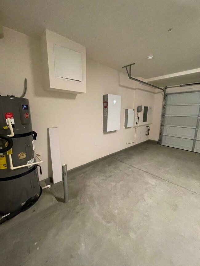 Building Photo - 21672 Thomas Ct