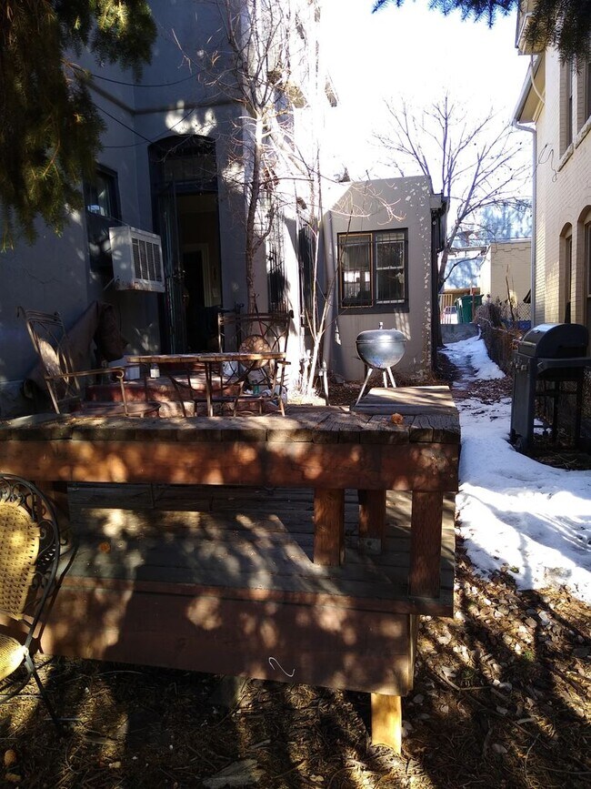 Building Photo - Charming Cap Hill 1 Bedroom w/ Claw Foot Tub