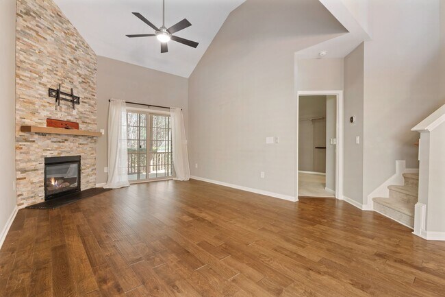 Building Photo - Available Now! Gorgeous, Well Upgraded 3 Bed / 2.5 Bath w/ First Floor Primary!