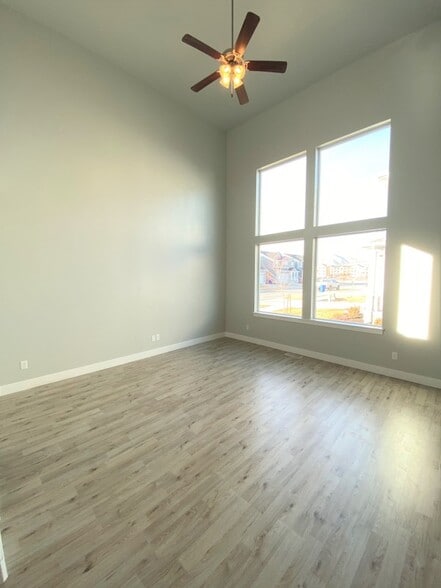 Building Photo - 1758 W Stone Gate Dr