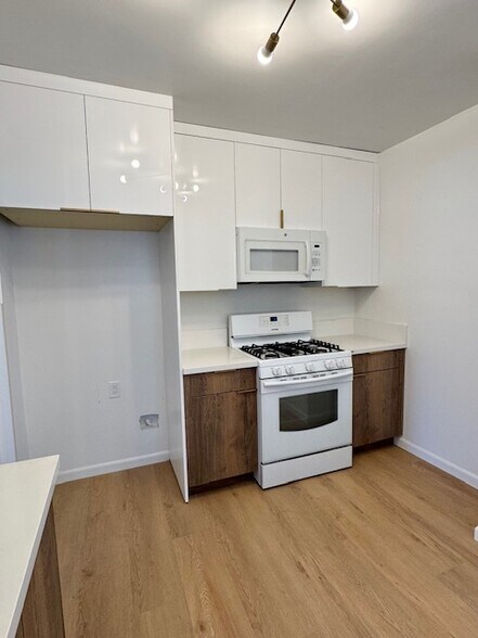 Building Photo - 2808 W 43rd Pl