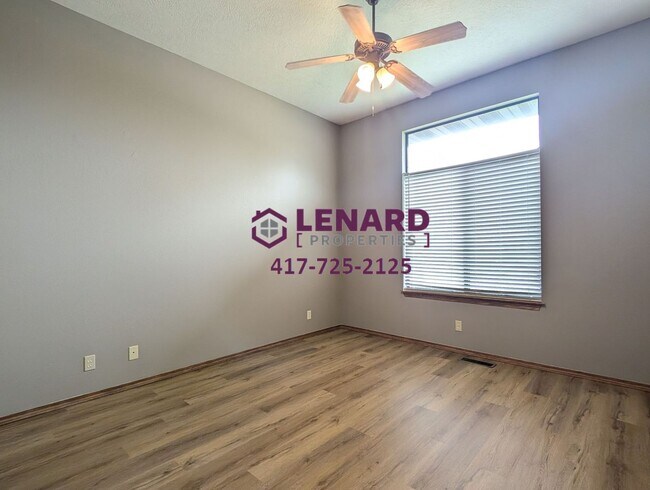 Building Photo - Spacious 3 Bedroom Home!
