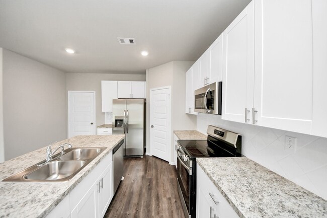 Building Photo - 21235 Mem Vis Dr