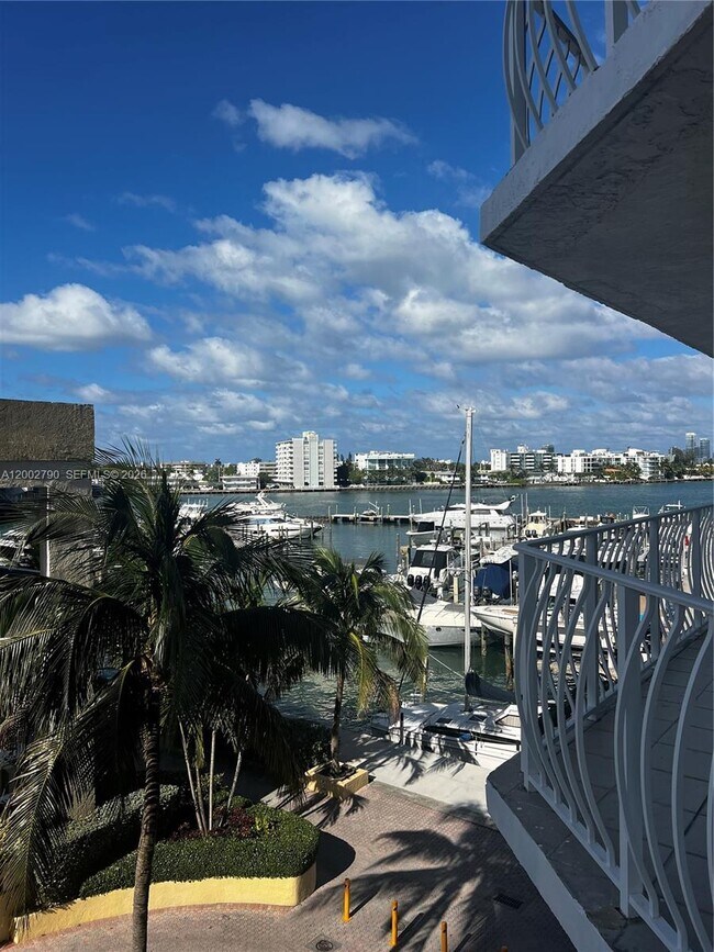 Building Photo - 7601 E Treasure Dr