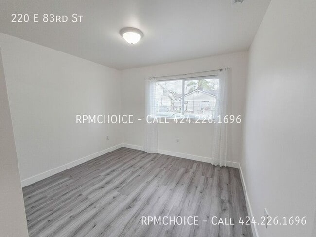 Building Photo - 220 E 83rd St