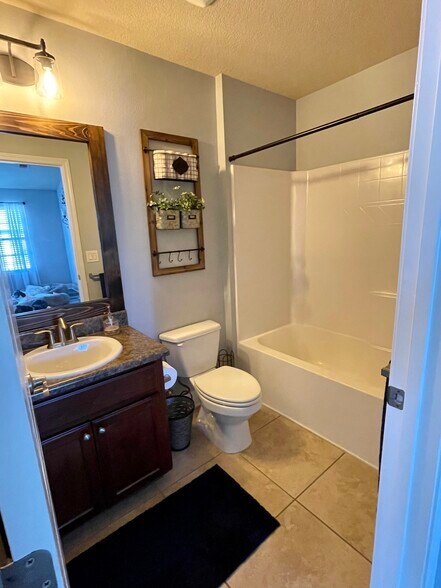 Building Photo - 4435 Winona Ln