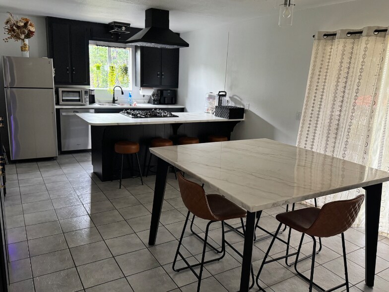 Building Photo - 1268 Orange Ave