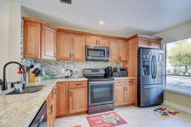 Building Photo - 799 Hill Dr