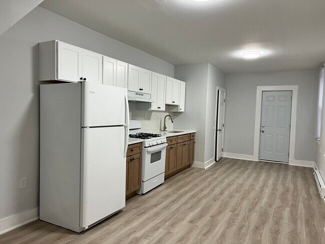 Building Photo - Renovated 3bd/1bth House with Rear yard!! SECTION 8 ONLY!!