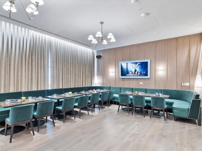 Building Photo - 601 NE 1st Ave