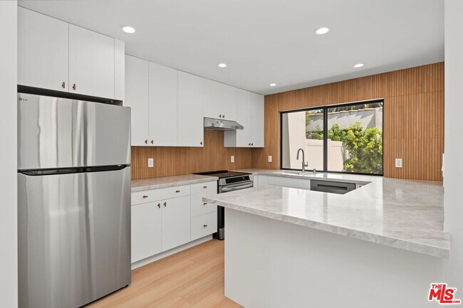 Building Photo - 5841 Whitworth Dr