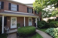Building Photo - Brick Townhome in Park Forest!