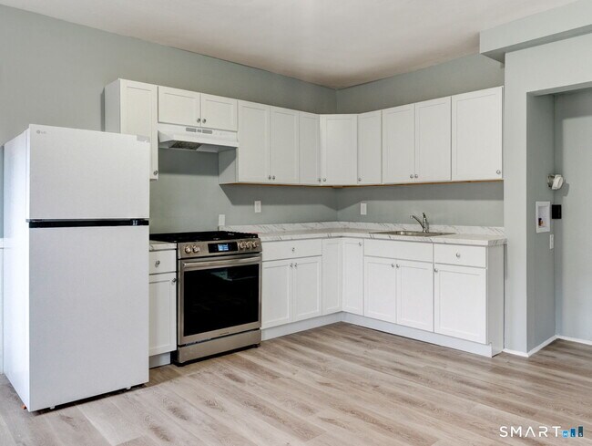 Building Photo - 115 Silver St