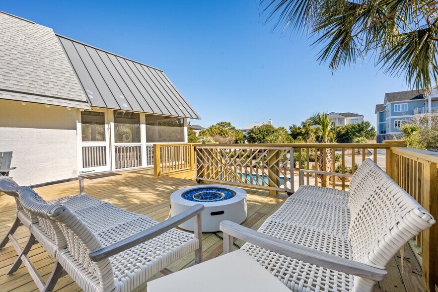 Building Photo - 165 Pioneer Loop