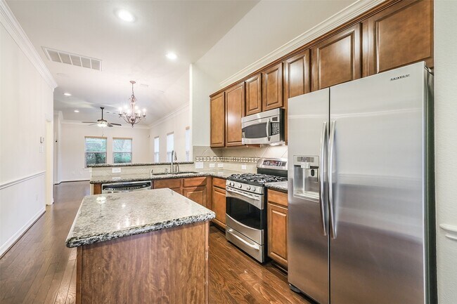 Building Photo - 3521 Clearview Cir