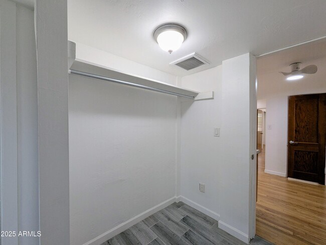 Building Photo - 2443 E Earll Dr