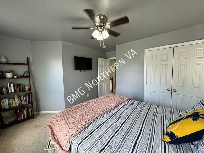 Building Photo - 8930 Kingbird Ct