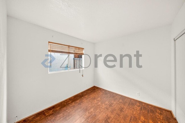 Building Photo - Unit 6