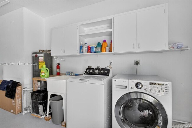 Building Photo - 16840 SW 87th Ave